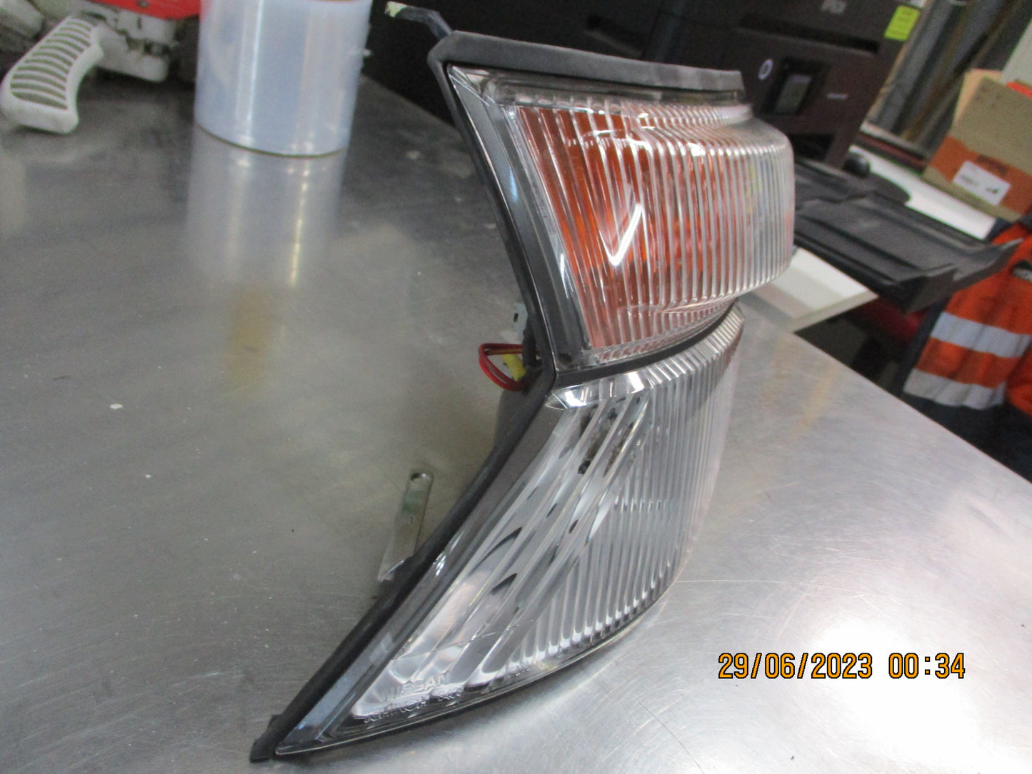 Nissan GU Patrol Genuine Left Hand Indicator Park Light Assembly New Part