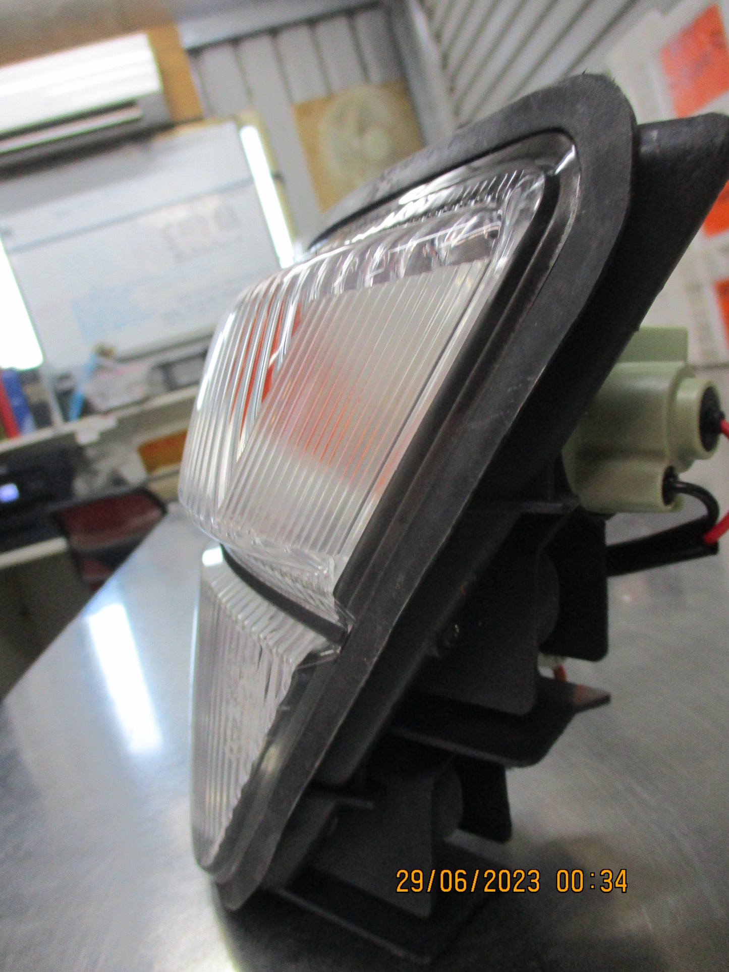 Nissan GU Patrol Genuine Left Hand Indicator Park Light Assembly New Part