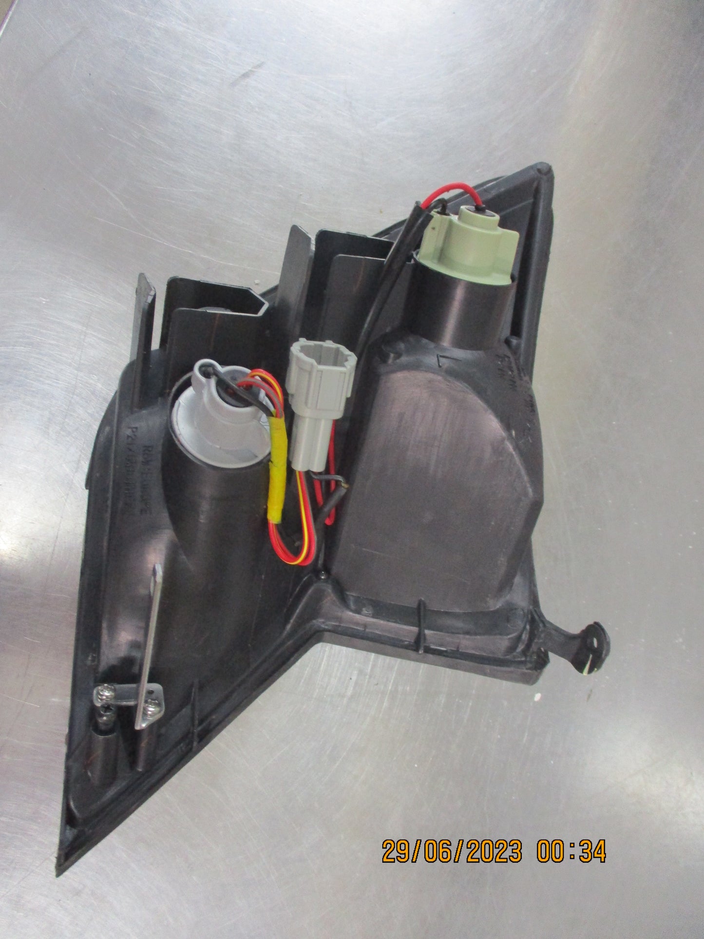 Nissan GU Patrol Genuine Left Hand Indicator Park Light Assembly New Part