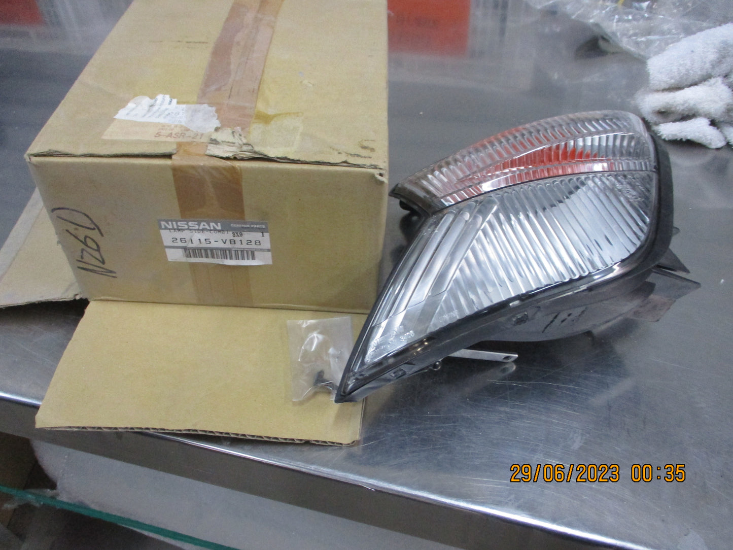 Nissan GU Patrol Genuine Left Hand Indicator Park Light Assembly New Part