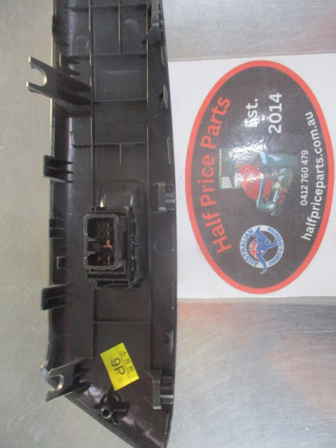 Hyundai IX35 Genuine Front Passenger Power Window Switch/Bezel New Part