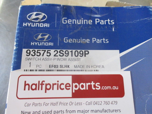 Hyundai IX35 Genuine Front Passenger Power Window Switch/Bezel New Part