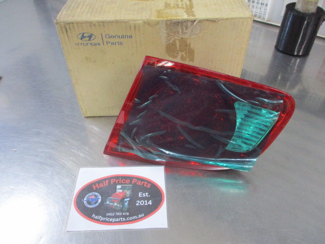 Hyundai Santa Fe Genuine Right Hand Rear Inner Tail Light New Part