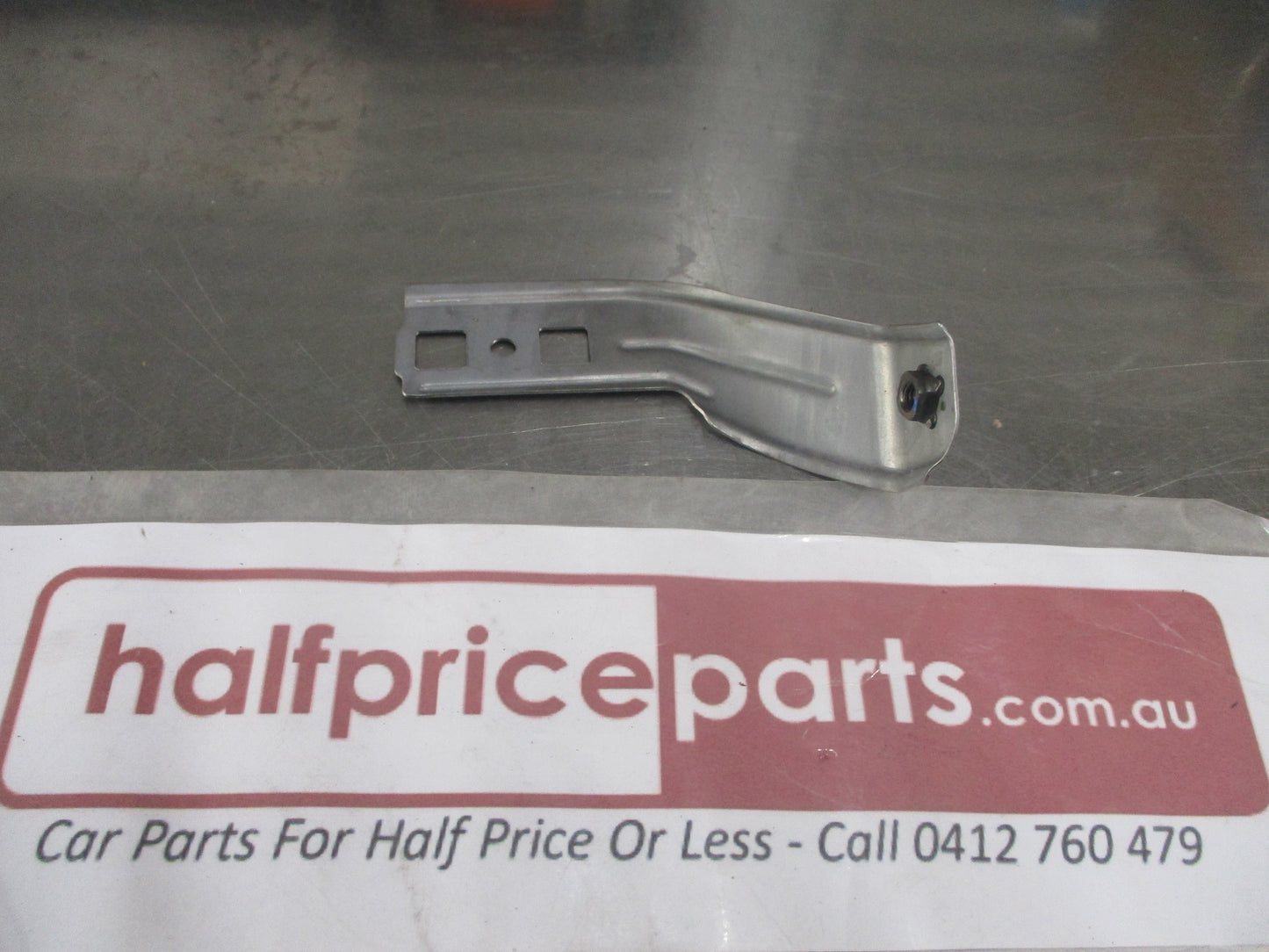Hyundai I20 Genuine Right Hand Front Guard Bracket New Part