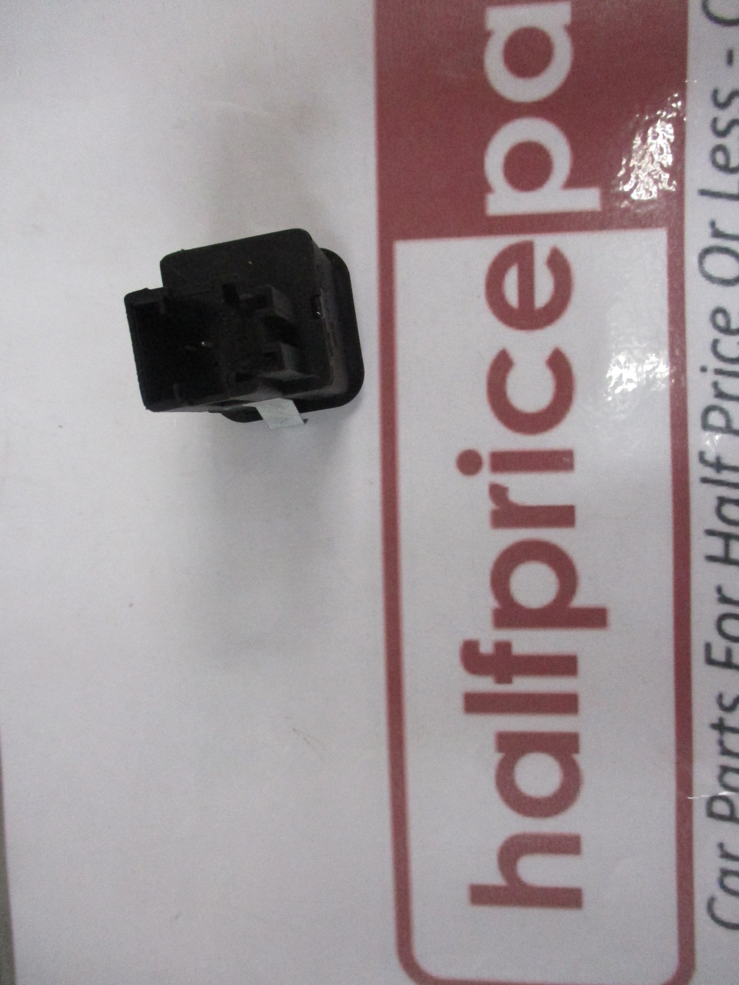 Land Rover Discovery3-4 Genuine Push Button Lower Tail Gate Release New Part