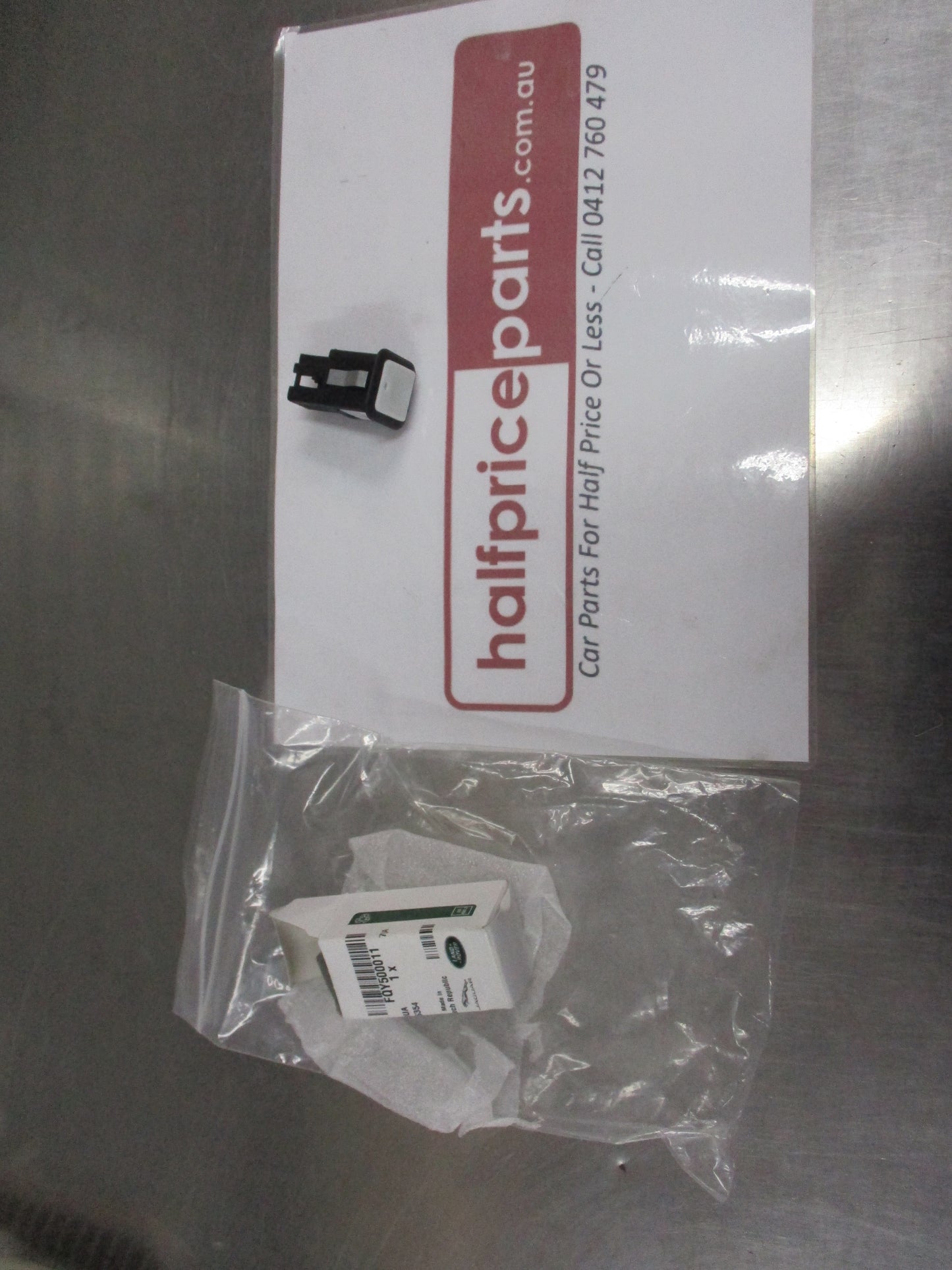 Land Rover Discovery3-4 Genuine Push Button Lower Tail Gate Release New Part