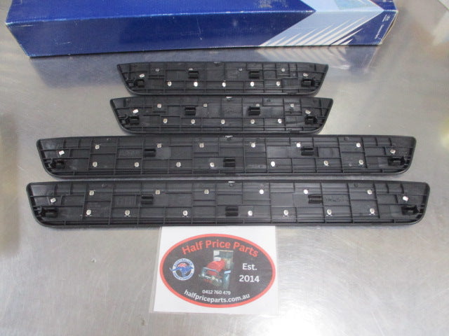 Hyundai Santa Fe Genuine Door Scuff Plate Set (Black) New Part