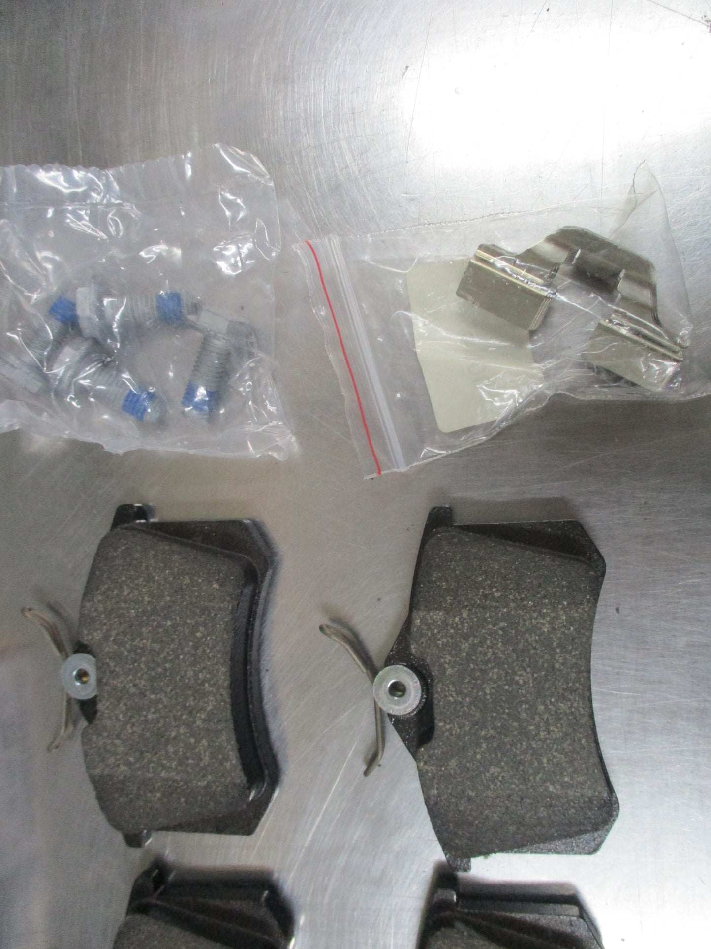 Peugeot / Citroen Genuine Rear Brake Set New Part