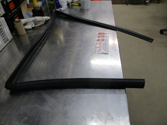 Mitsubishi Outlander Genuine Left Hand Front Door Run Bailey Channel Rubber New Part