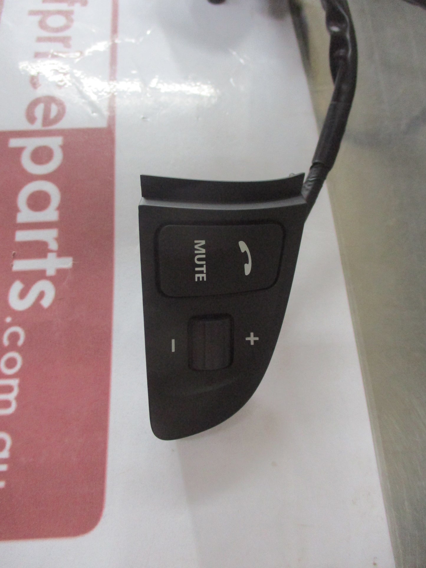 Holden VE Commodore WM Statesman Genuine Steering Wheel Controls New Part