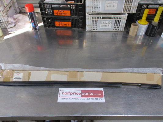 Mitsubishi Pajero Genuine Right Hand Rear Dip Moulding New Part