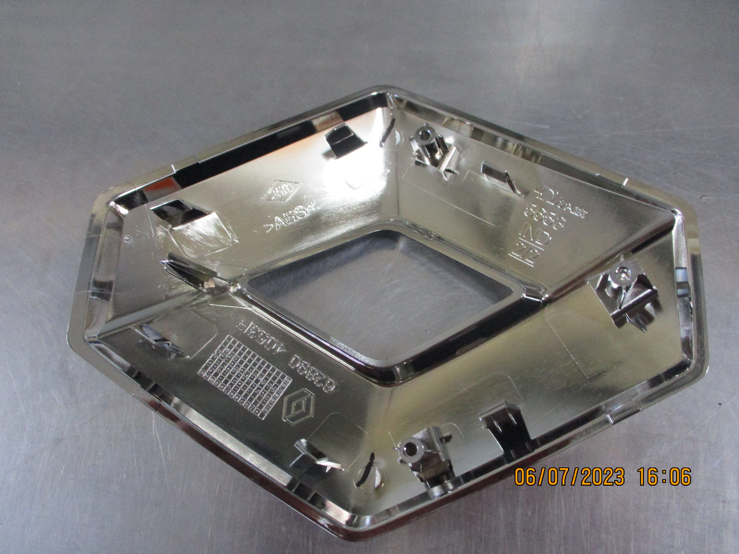 Renault Master III Genuine Front Grille Emblem Chrome New Part