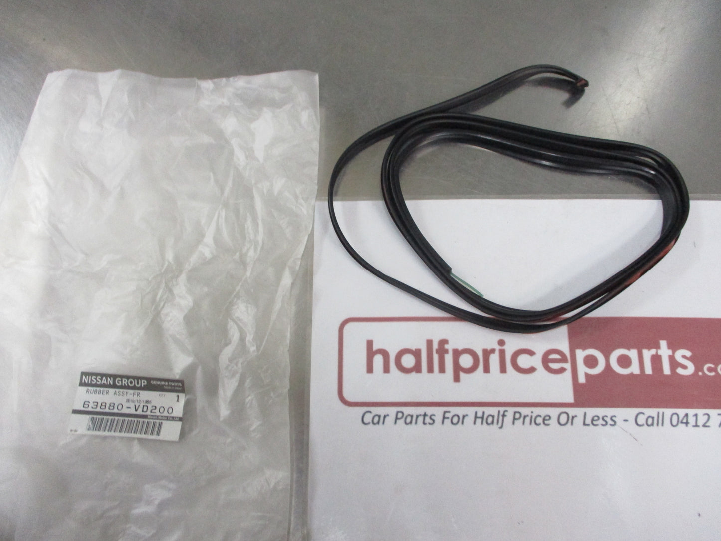 Nissan Patrol Y61 GU Genuine Right Hand Front Flare Seal Over Fender New Part
