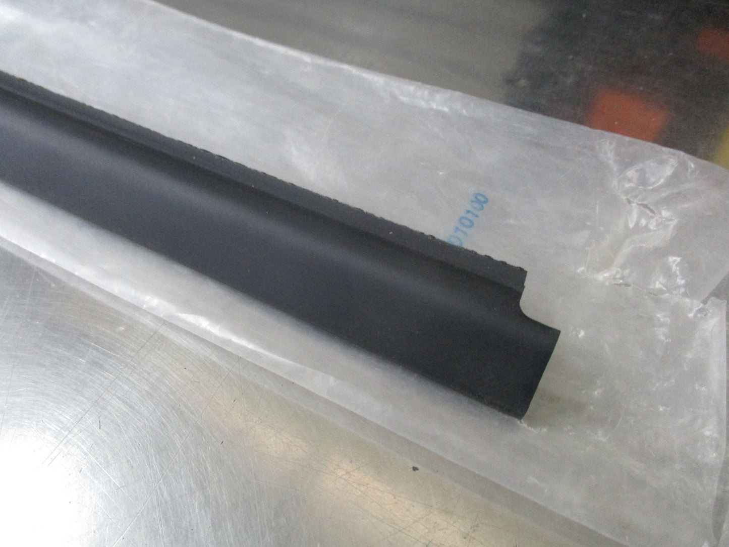 Nissan Pathfinder R51M Front Right (Drivers) Weather Strip New Part