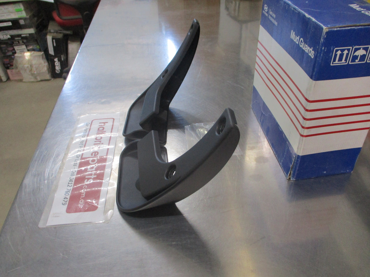Hyundai I40 Sedan Genuine Rear Set Mud Flap Kit With Screws New Part