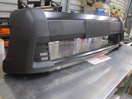 Toyota Hiace Van Genuine Front Alloy Nudge Bar Kit (Black In Colour) New Part