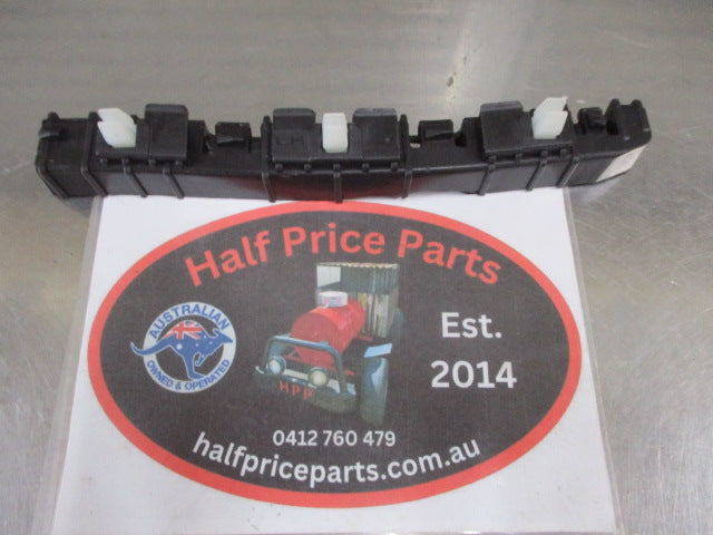 Hyundai I20 Genuine Left Hand Front Side Bumper Bracket New Part