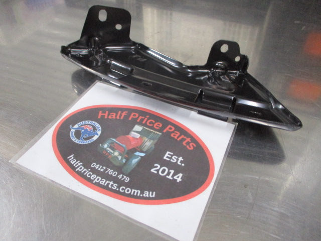 Hyundai Tucson Genuine Left Hand Front Upper Side Bumper Bracket New Part
