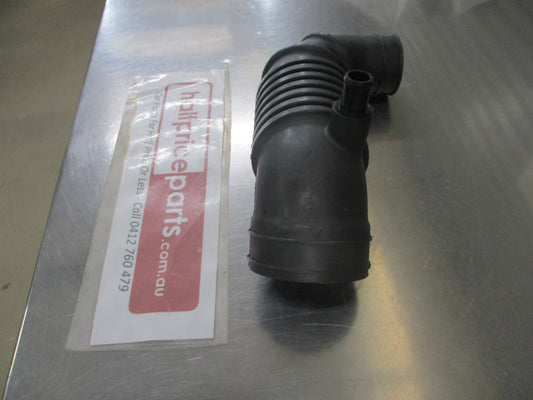 Mazda B2200/B2500/B2600/B2900/BT-50 Genuine Air Cleaner To T/C Duct Pipe New Part