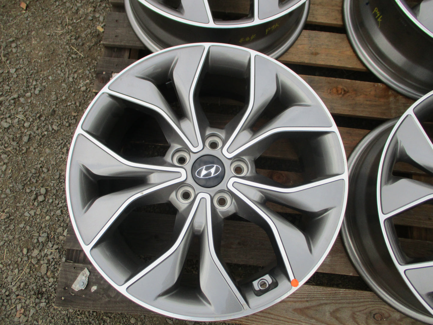 Hyundai Elantra Genuine Set of 4 Alloy Wheels 18-H2X7.5-J With Centre Caps Used Part VGC