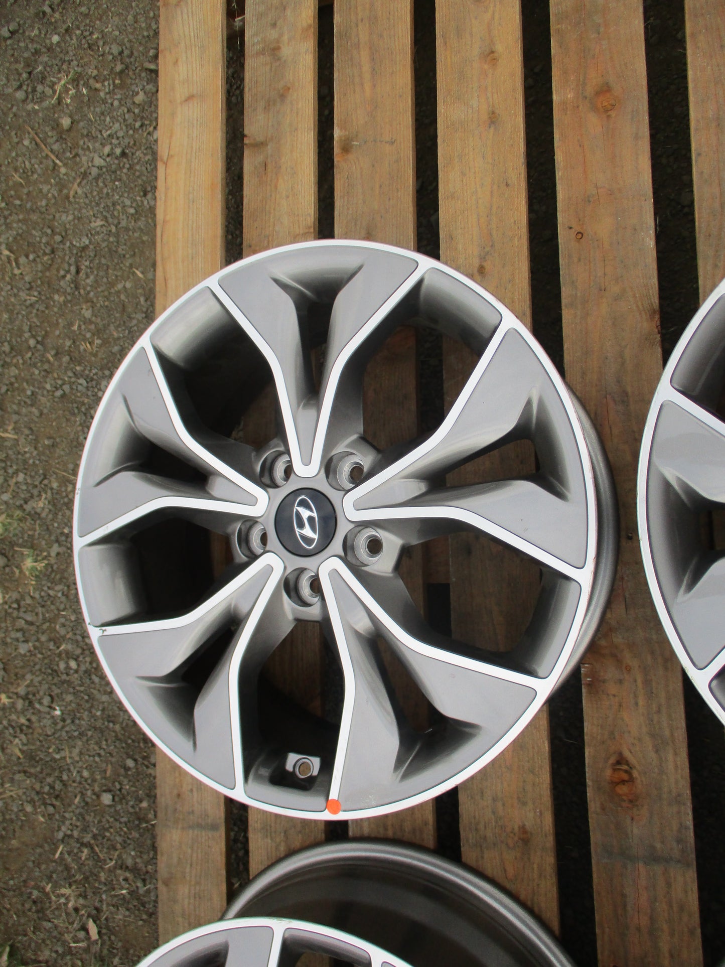 Hyundai Elantra Genuine Set of 4 Alloy Wheels 18-H2X7.5-J With Centre Caps Used Part VGC