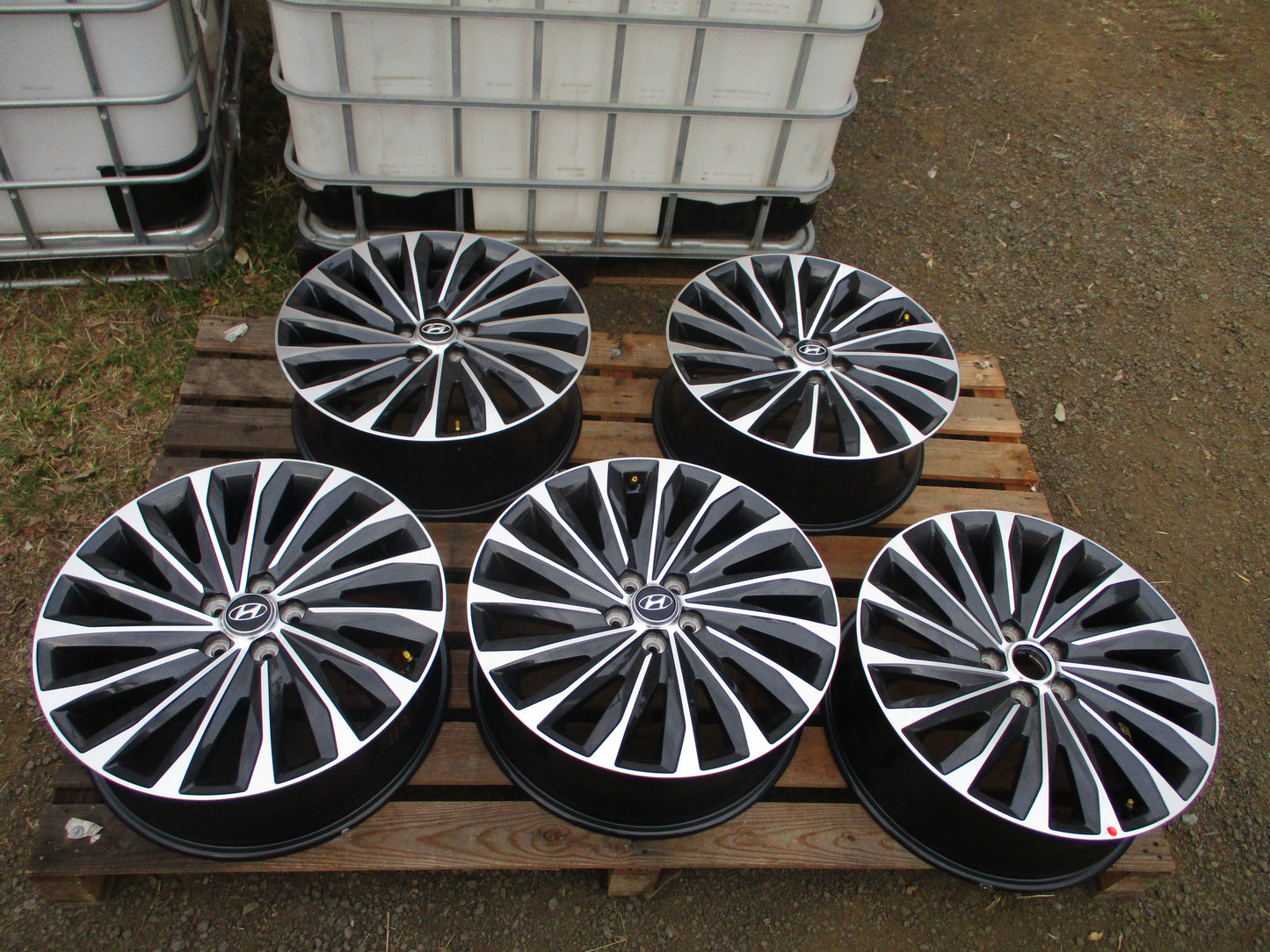 Hyundai Palisade Face Lift Genuine Set 5 Alloy Wheels 4 With Center Caps Used Part VGC