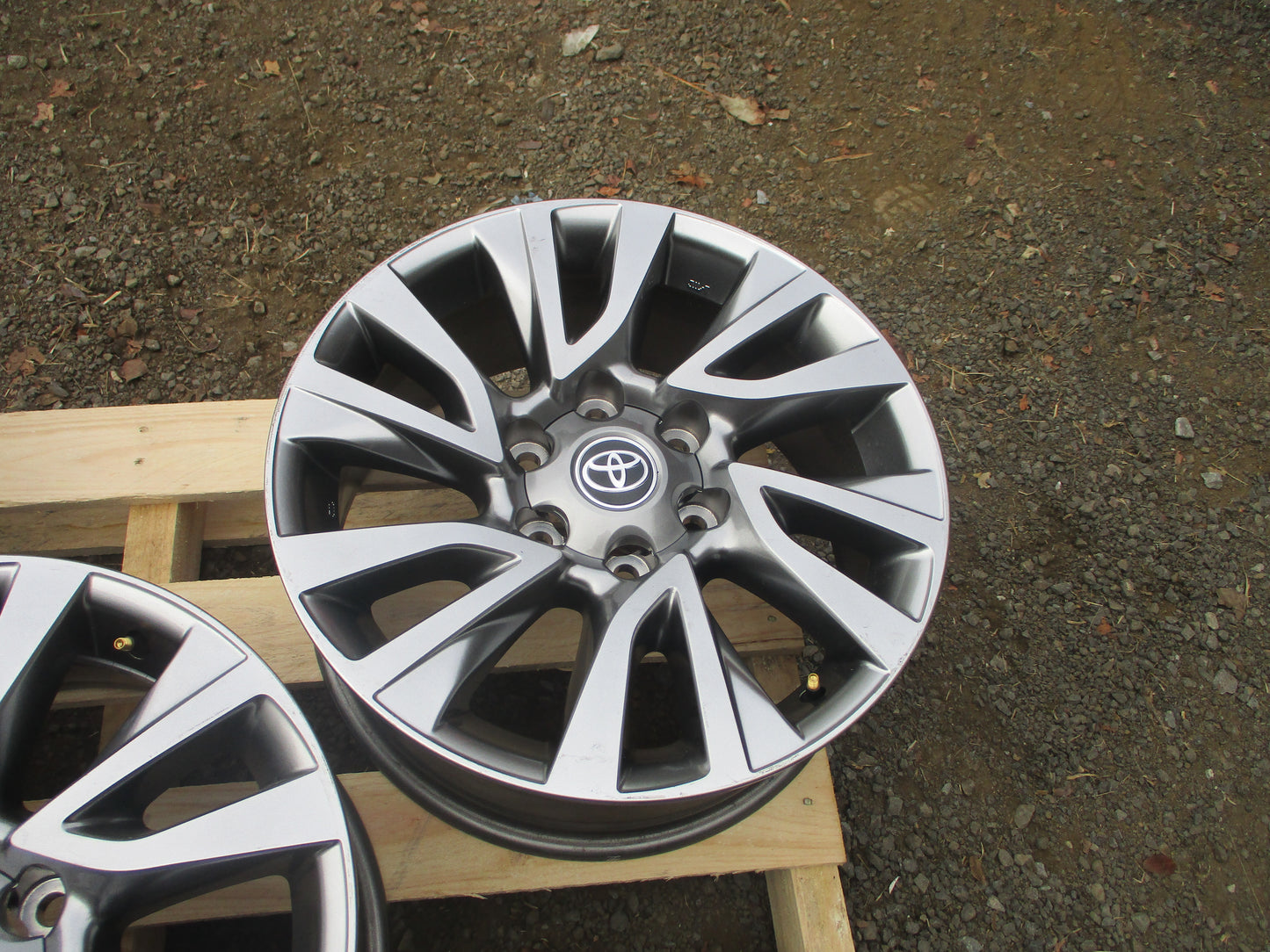 Toyota Hilux/Fortuner Genuine Set Of 5 Alloy Wheels With 4 C/Caps Used Part VGC