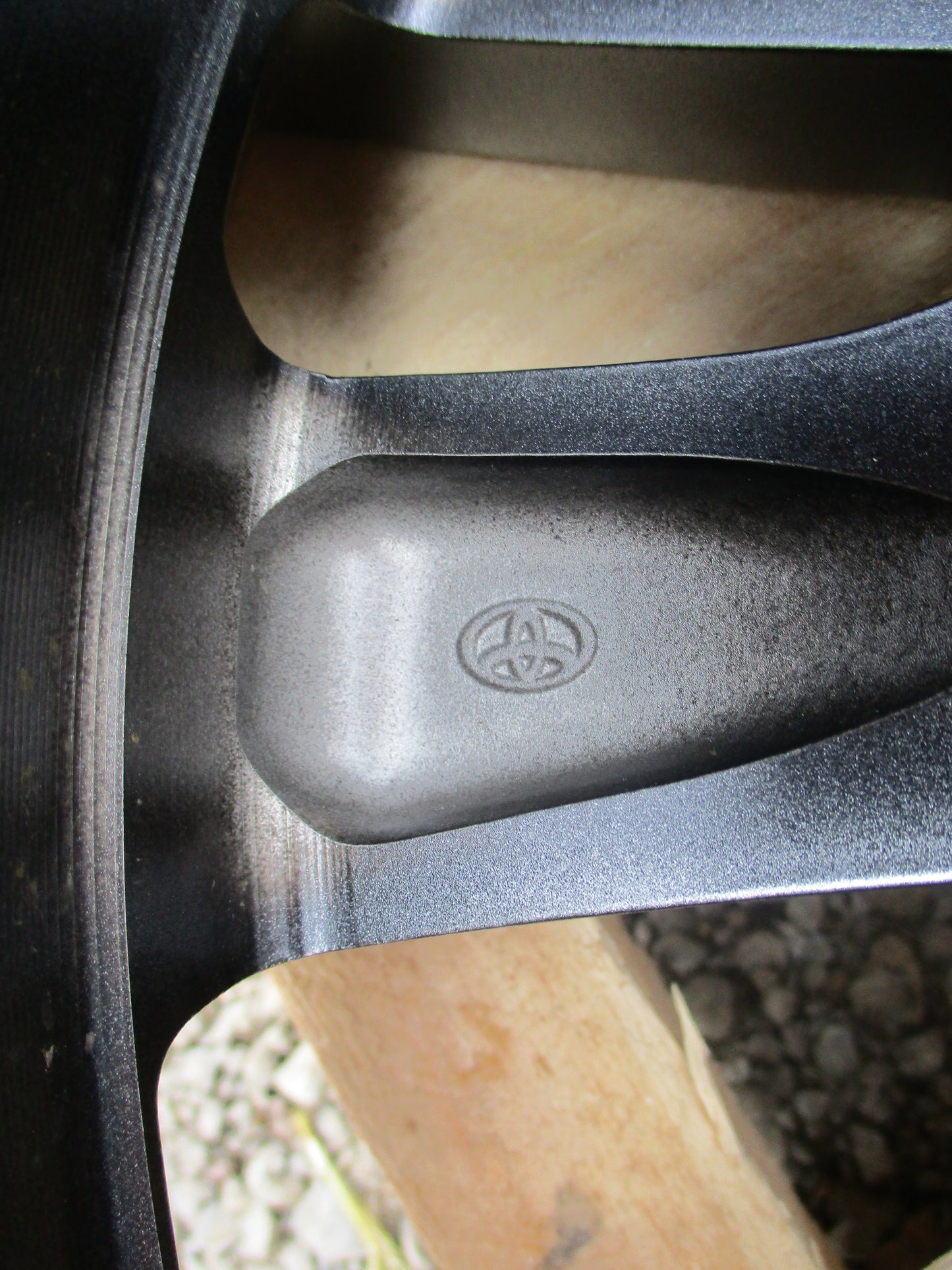 Toyota Hilux/Fortuner Genuine Set Of 5 Alloy Wheels With 4 C/Caps Used Part VGC