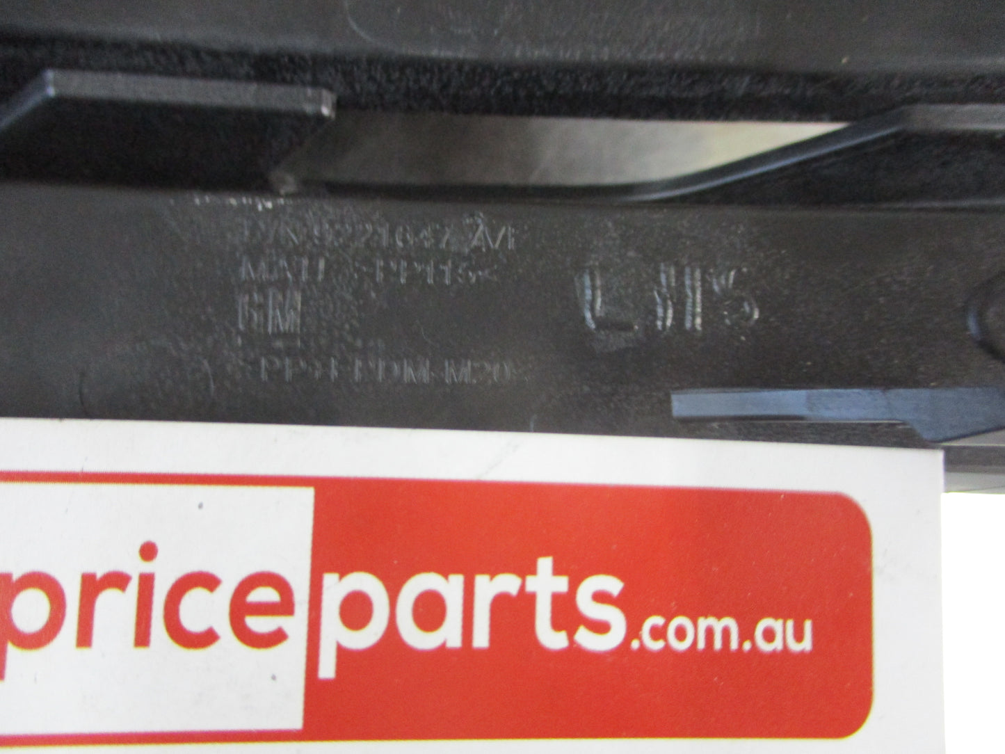 Holden VE Commodore Omega Genuine Left Hand Front Bumper Bar Insert New Part