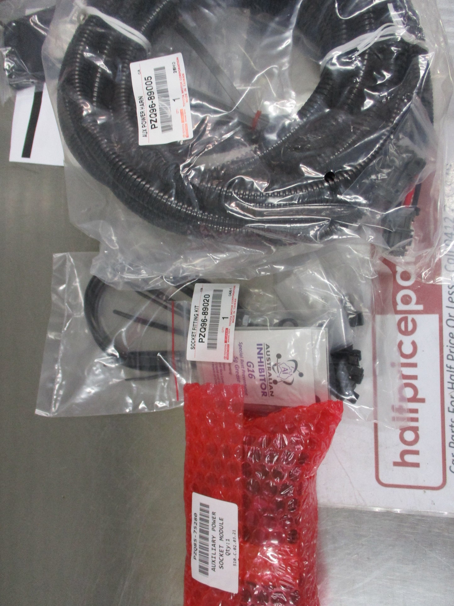 Toyota Hilux SR/Workmate D/C-E/C Genuine Auxiliary Power Socket Kit 12 Volt New Part