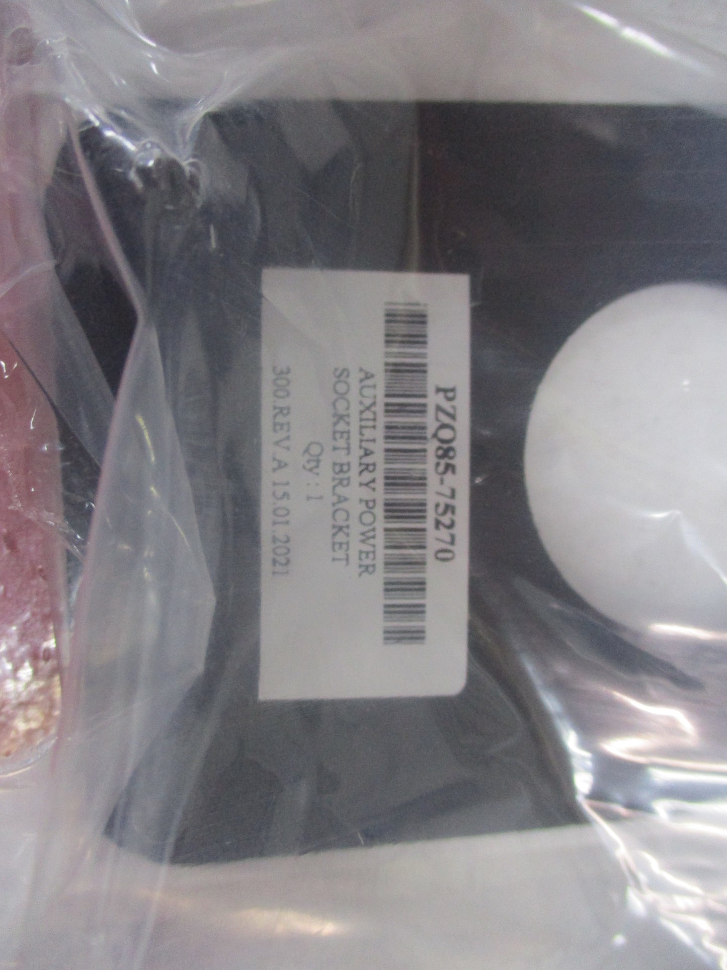 Toyota Hilux SR/Workmate D/C-E/C Genuine Auxiliary Power Socket Kit 12 Volt New Part
