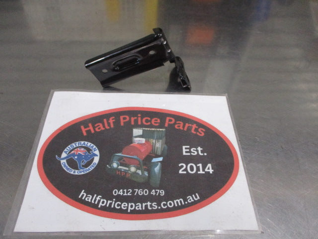 Hyundai Accent Genuine Right Hand Front Bumper Mounting Bracket New Part
