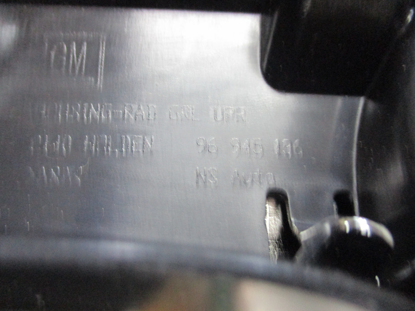 Holden C140 Captiva CG Series II Genuine Front Upper Grille With Emblem New Part