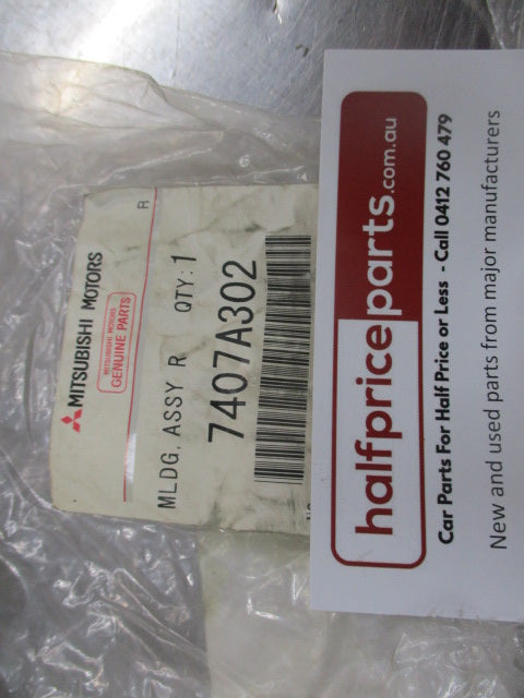 Mitsubishi Outlander Genuine Front Right Hand Wheel Arch Moulding (Unpainted No Fitting Kit) New Part