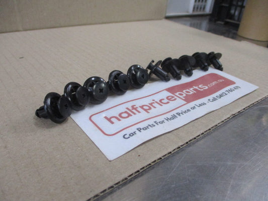 Ford Fiesta/Mazda 121/3/323/6/626 Genuine Plate Seal Guard Clip Pack Of 10 New Part