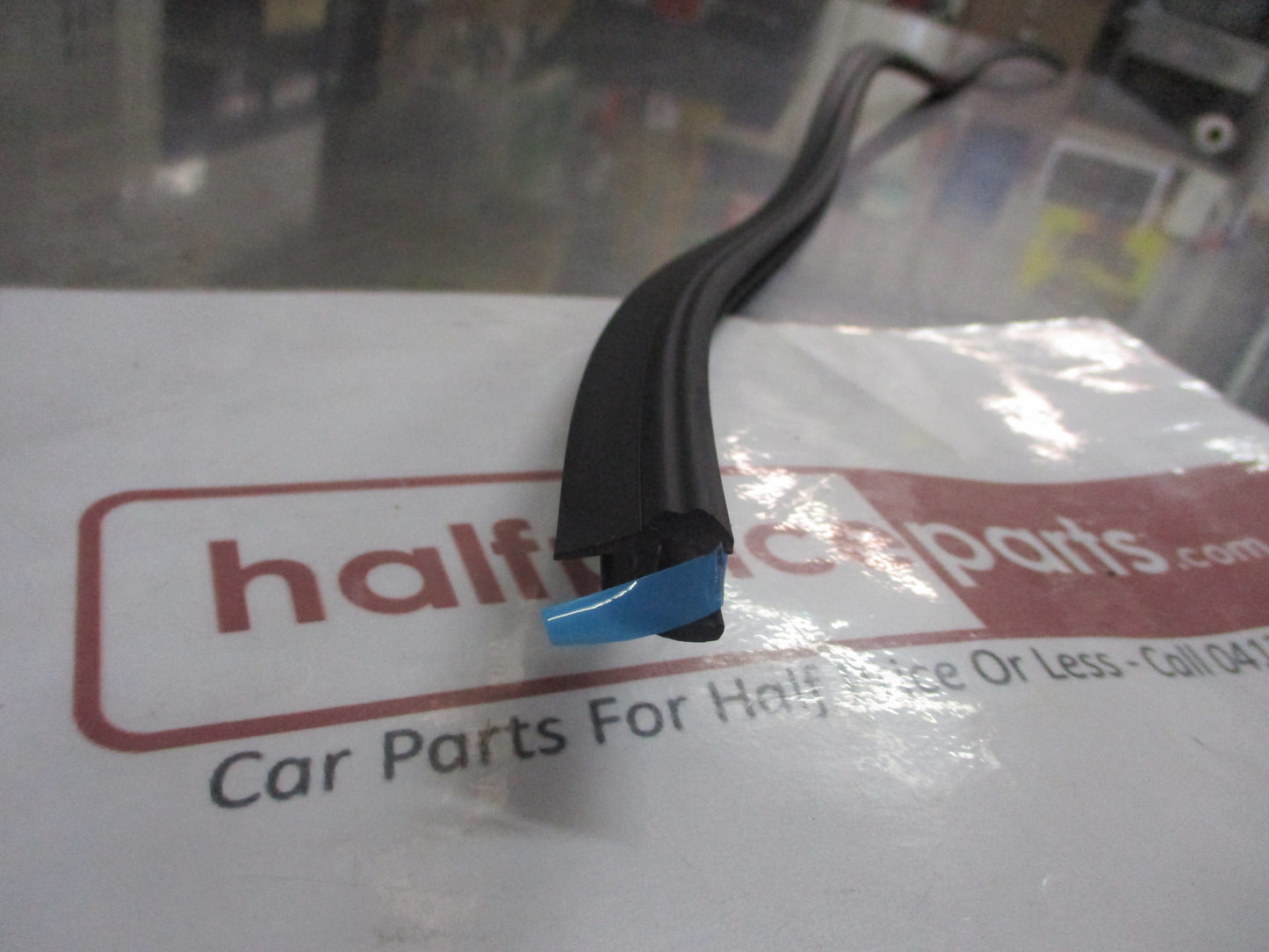 Land Rover Discovery 4 Genuine Upper Windscreen Molding New Part