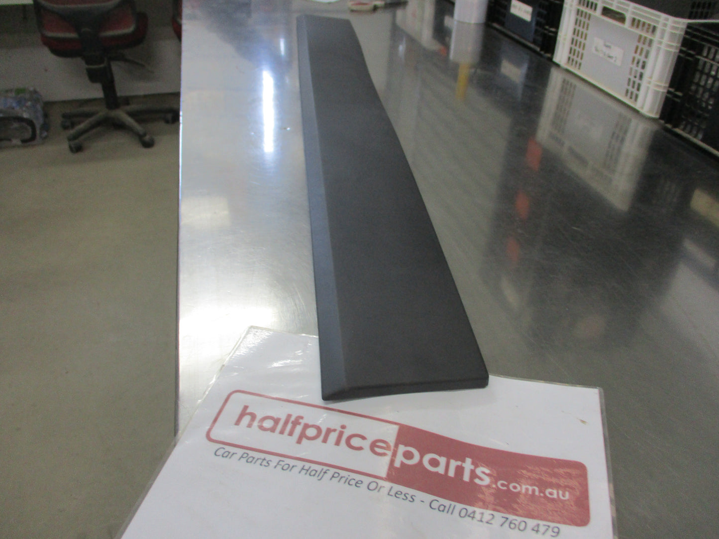 Land Rover Discovery 3-4 Genuine Rear Tail Gate Molding New Part