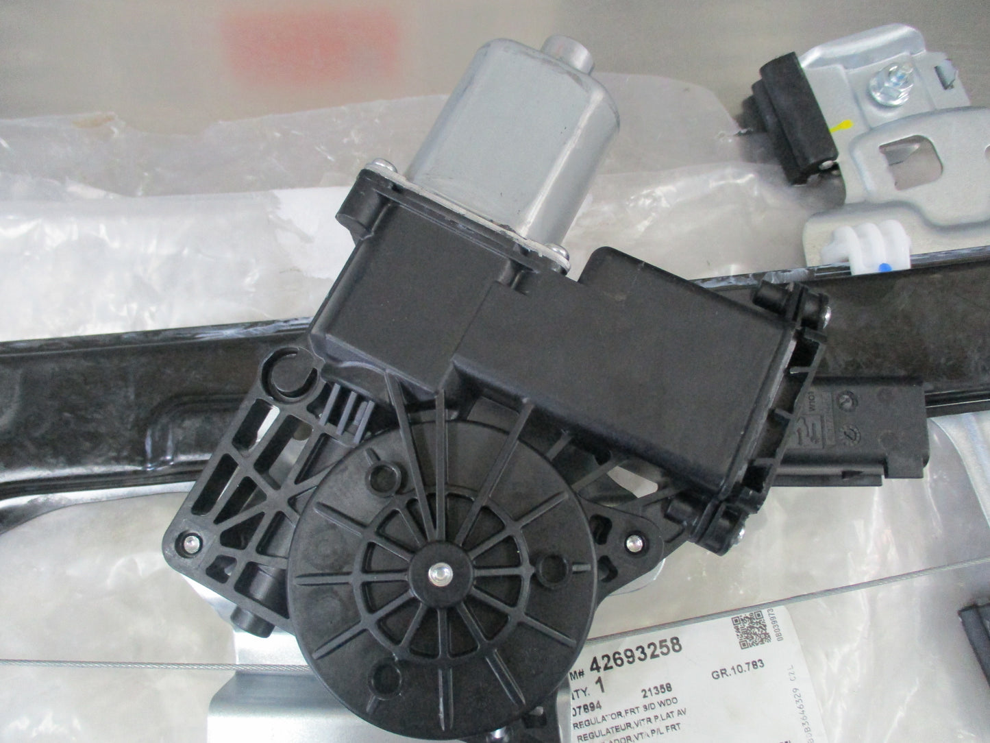 Holden TJ Trax Genuine Front Right (Drivers) Window Regulator With Motor New Part