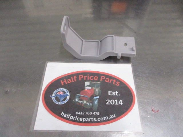 Hyundai Accent Genuine Rear Centre Bumper Rail Reinforcement Bracket New Part