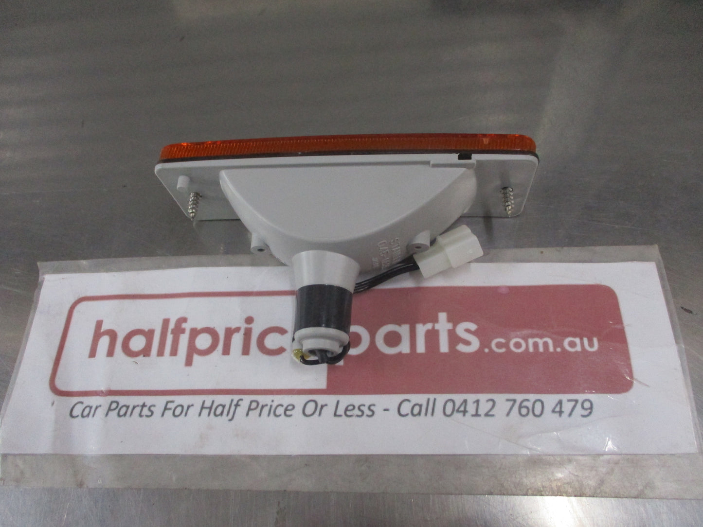 MAZDA E2000 VAN Genuine Right Hand Front Bar Indicator Assembly New Part