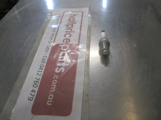 Champion Platinum Spark Plug Suits Land Rover Discovery/Mazda 2 New Part