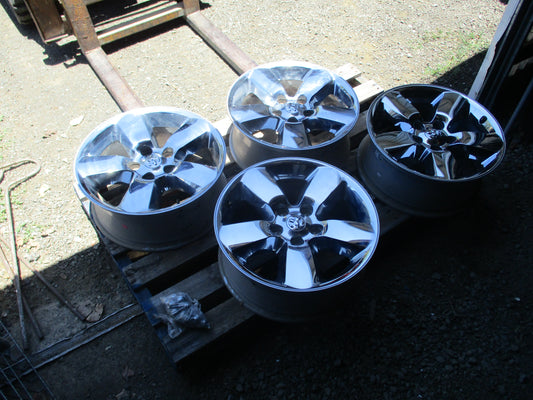 Dodge Ram 1500 Genuine Chrome Wheels Set Of 4 W/ Hub Cabs And Nuts New Part
