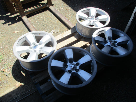 Dodge Ram 1500 Genuine Silver Wheels Set Of 4 W/ Center Cabs And Nuts New Part