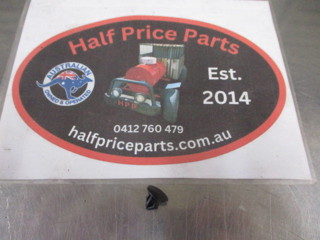 Kia Carnival Genuine Front Weather Strip Retainer Rivet New Part