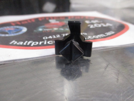 Nissan 240SX/Altima/Cube/Pathfinder/Murano Genuine Clip New Part