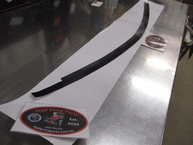 Hyundai Tucson Genuine Right Hand Front Door Upper Frame Black Tape New Part