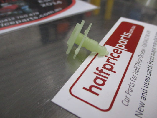 Nissan Tiida Genuine Trim Molding Clip New Part