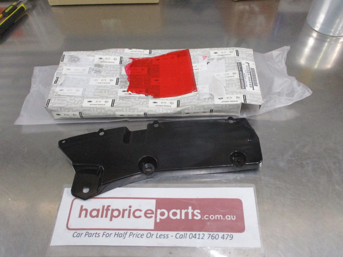 Nissan Patrol Wagon GU Y61 Genuine Right Hand Rear Bumper Bracket New Part