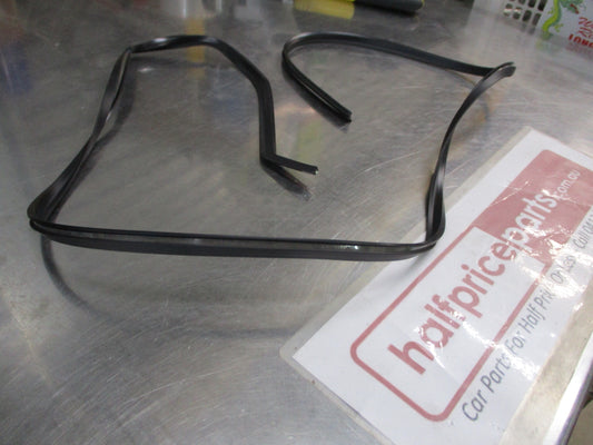 Nissan NP300 Genuine Rear Passenger Side Flare Seal New Part