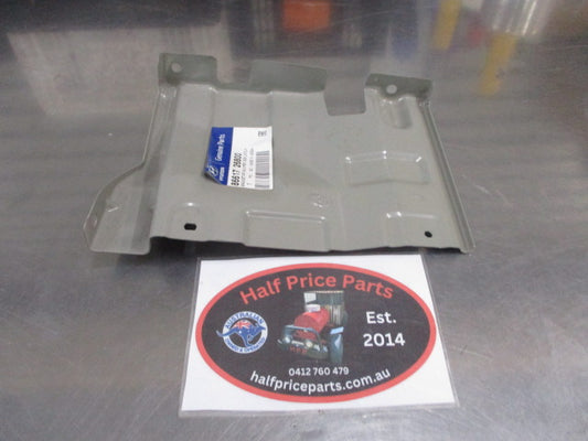 Hyundai Santa Fe Genuine Left Hand Rear Lower Bumper Bracket New Part